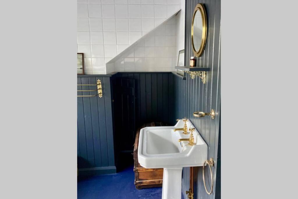 Apartamento 17Th Century Boutique Getaway In The Countryside Martin Mill Exterior foto