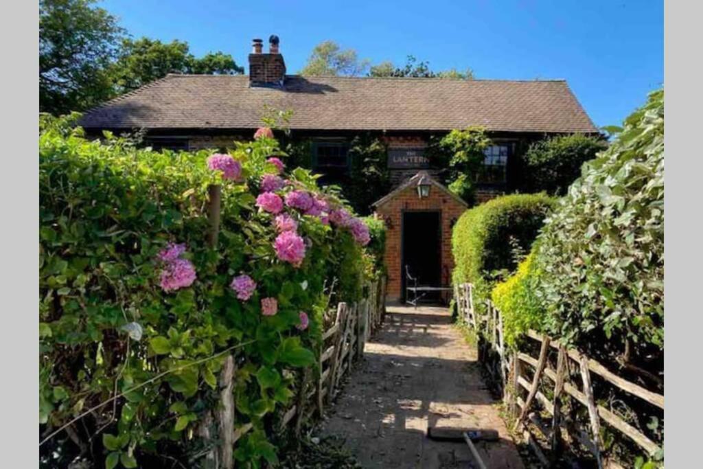Apartamento 17Th Century Boutique Getaway In The Countryside Martin Mill Exterior foto